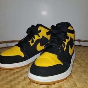 Nike Air Jordan Black and Yellow size 13c